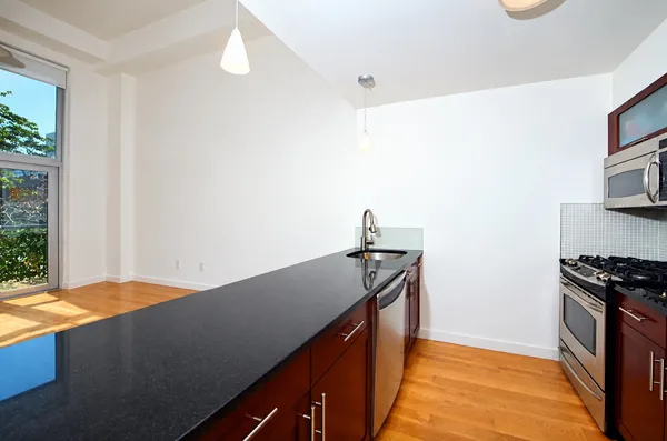 $4,950 | 75 Kingsland Avenue, Unit 2B | Williamsburg