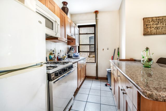 338 East 67th Street, Unit 15 Manhattan, NY 10065 - Photo 2 of 4