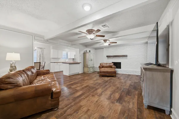 $375,000 | 409 East Scotland Drive, Irving, TX 75062