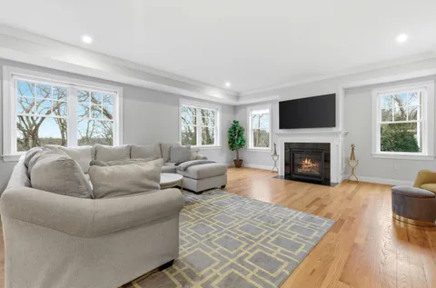 $1,925,000 | 41 Peach Orchard Road, Burlington, MA 01803