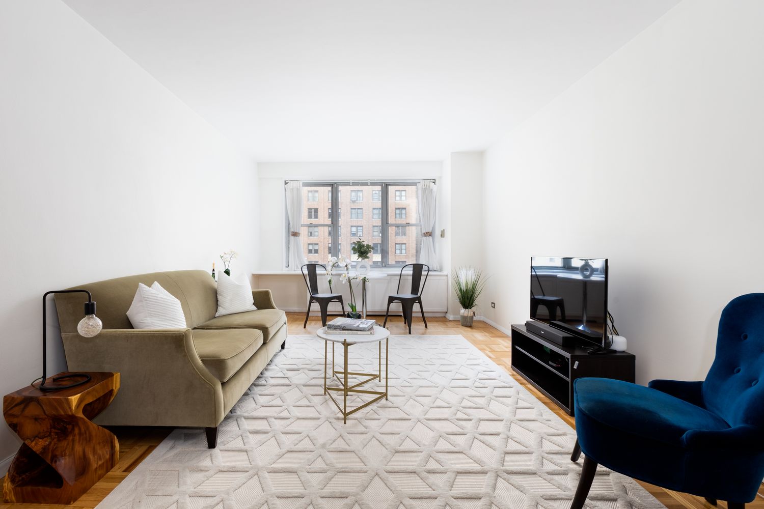 $875,000 | 15 West 72nd Street, Unit 5T | Upper West Side