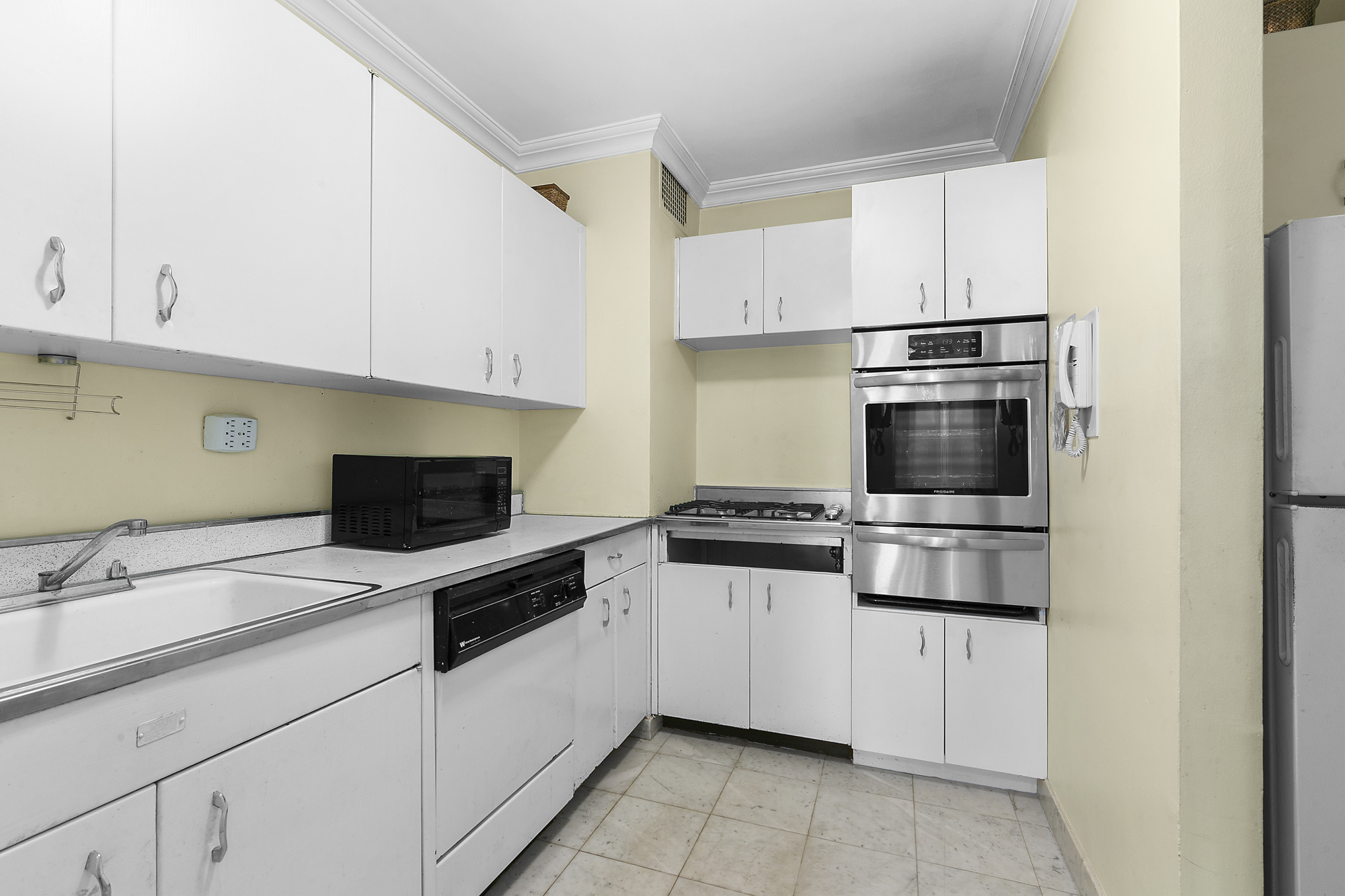 120 East 90th Street, Unit 9D Manhattan, NY 10128 - Photo 2 of 8