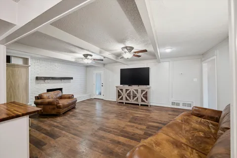 $375,000 | 409 East Scotland Drive, Irving, TX 75062