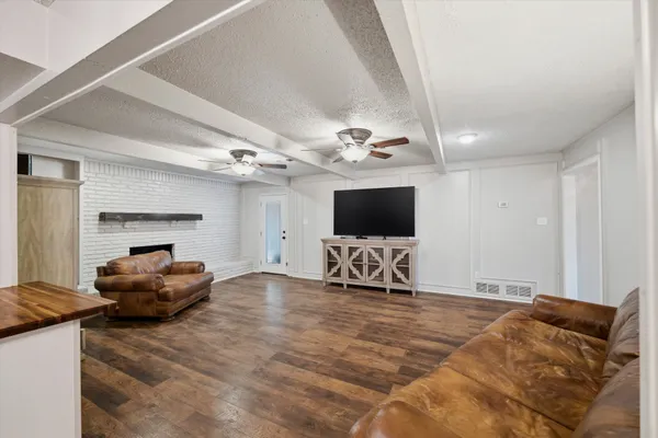 $375,000 | 409 East Scotland Drive, Irving, TX 75062