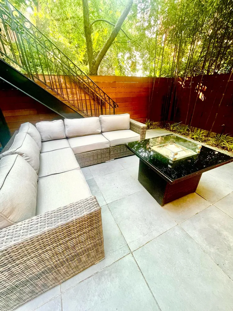 a view of sitting area with furniture