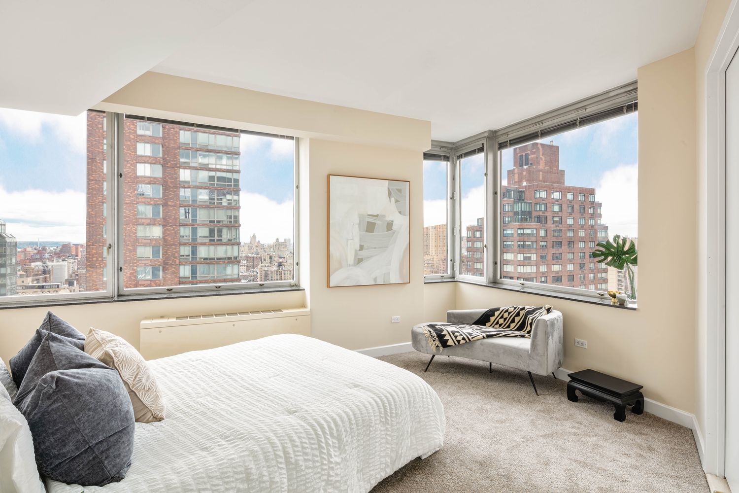 $2,850,000 | 150 Columbus Avenue, Unit 27A | Upper West Side