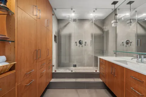 $3,625,000 | 2 Northside Piers, Unit 6J | Williamsburg