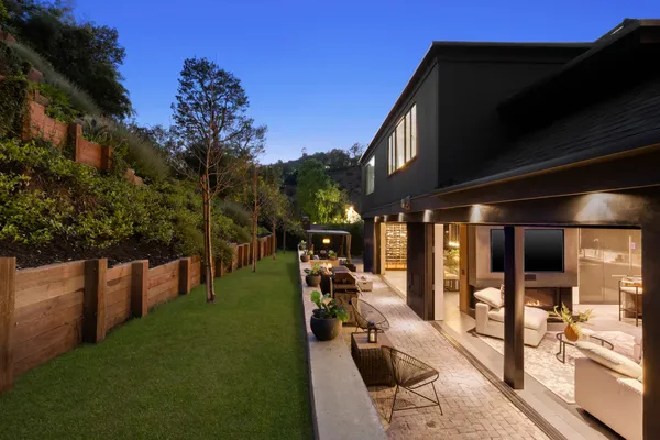 $4,695,000 | 10558 Fontenelle Way, Los Angeles, CA 90077