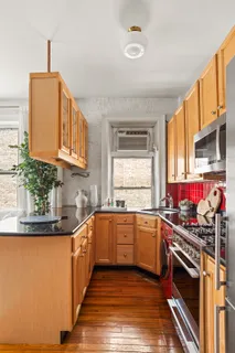 $925,000 | 210 East 17th Street, Unit 5C | Gramercy