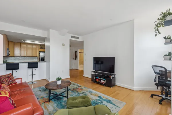 $255,000 | 111 South 15th Street, Unit 2106, Philadelphia, PA 19102