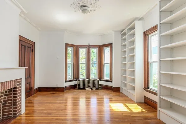 $3,300 | 14 Evergreen Avenue, Unit 1, Somerville, MA 02145