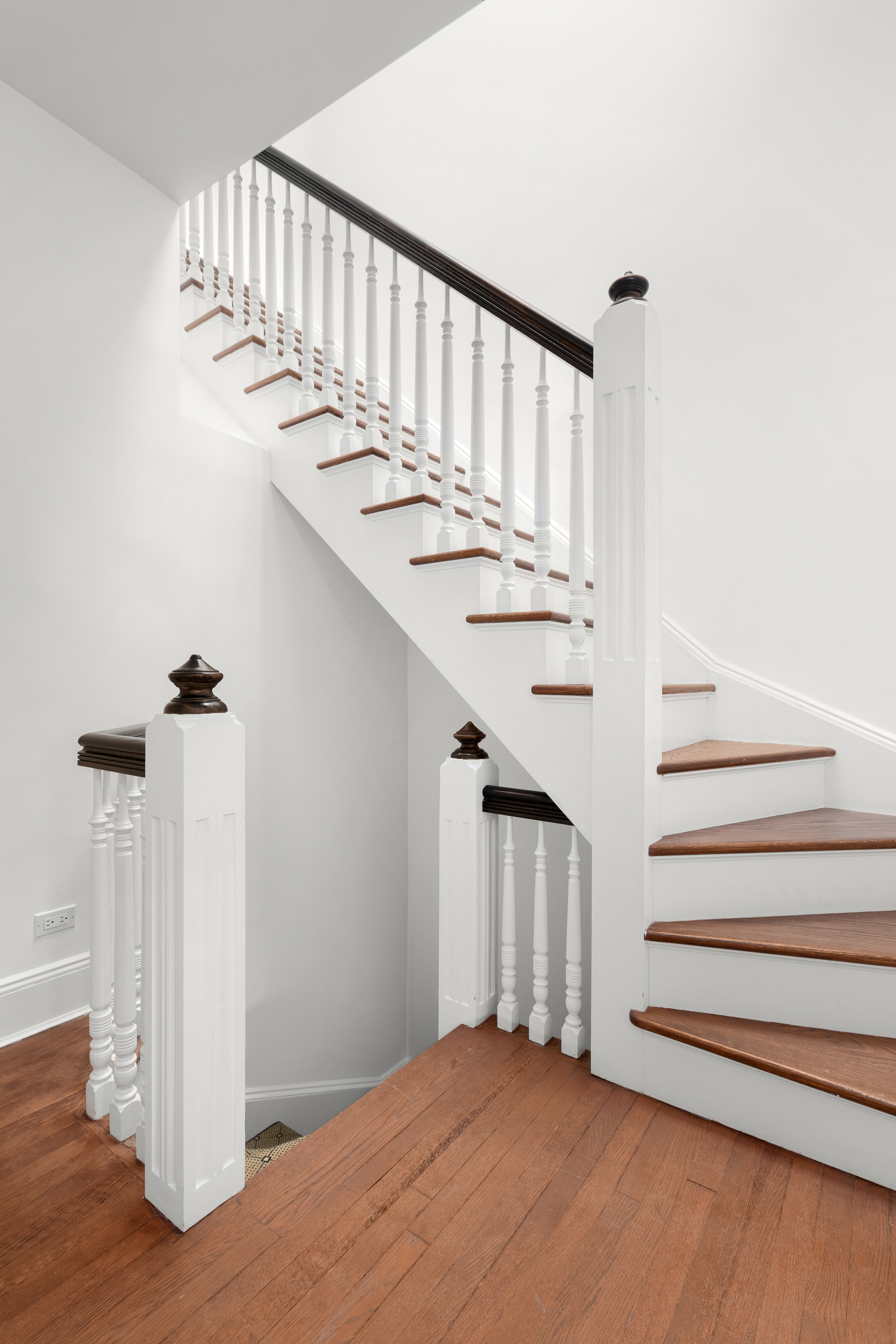 152 East End Avenue Manhattan, NY 10028 - Photo 7 of 15 a view of entryway with wooden floor