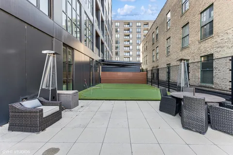 $2,999,999 | 900 West Washington Boulevard, Unit 202, Chicago, IL 60607
