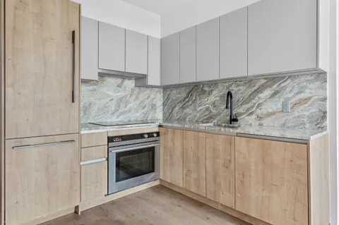 $795,000 | 44 Box Street, Unit 2R | Greenpoint