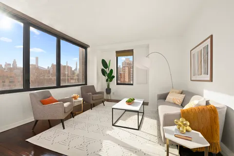 $925,000 | 52 East End Avenue, Unit 12B | Upper East Side