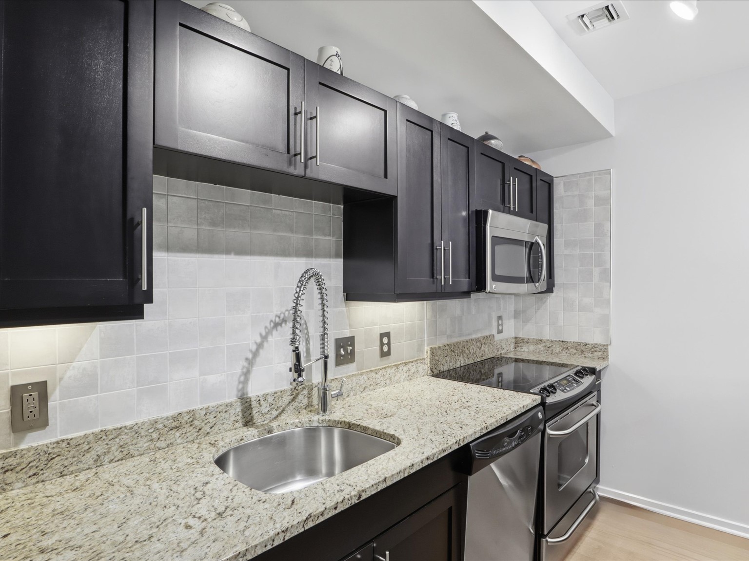 1200 Steuart Street, Unit 1035 Baltimore, MD 21230 - Photo 9 of 73