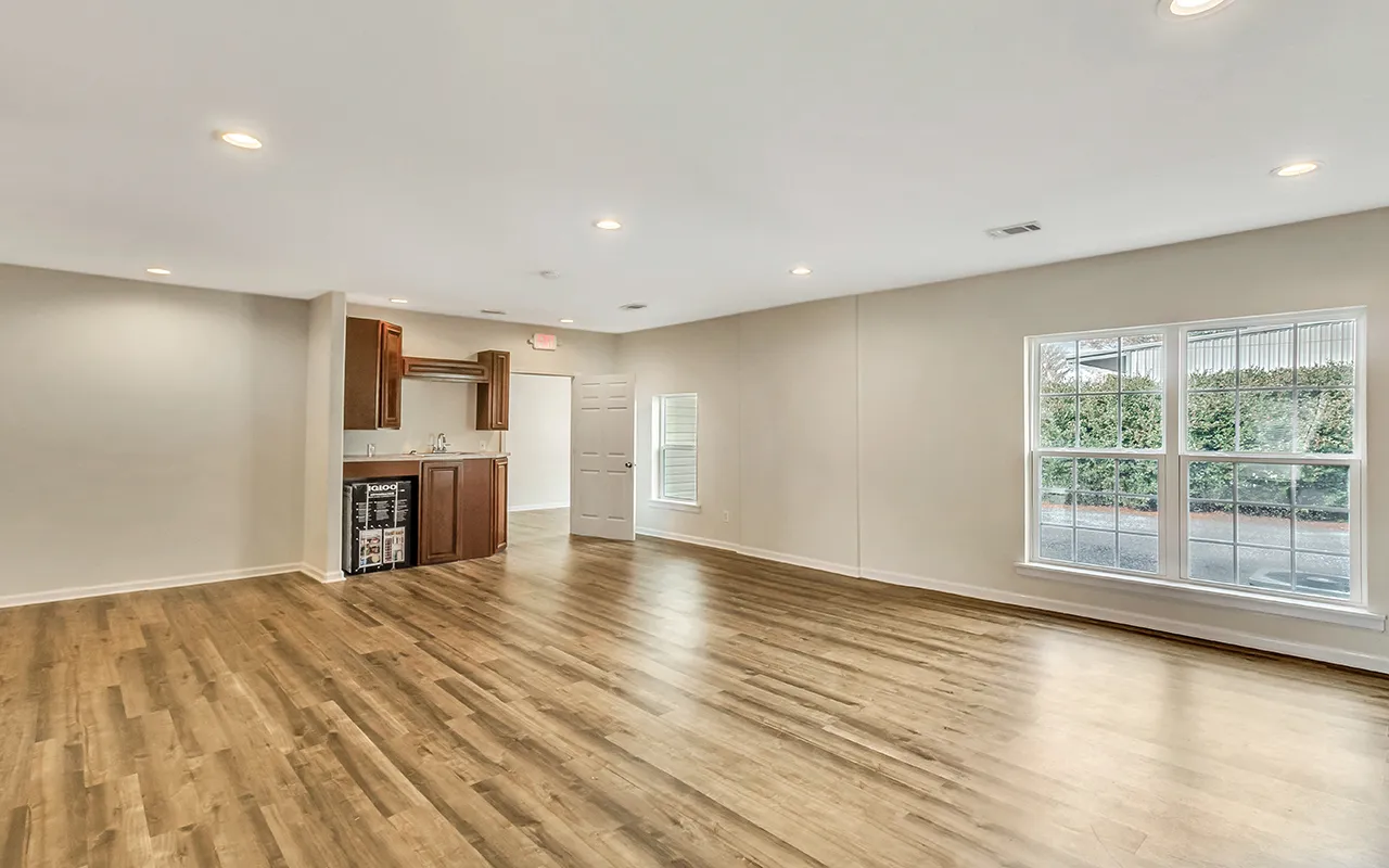 $4,268 | 406 Highway 80, Unit A, Bloomingdale, GA 31302