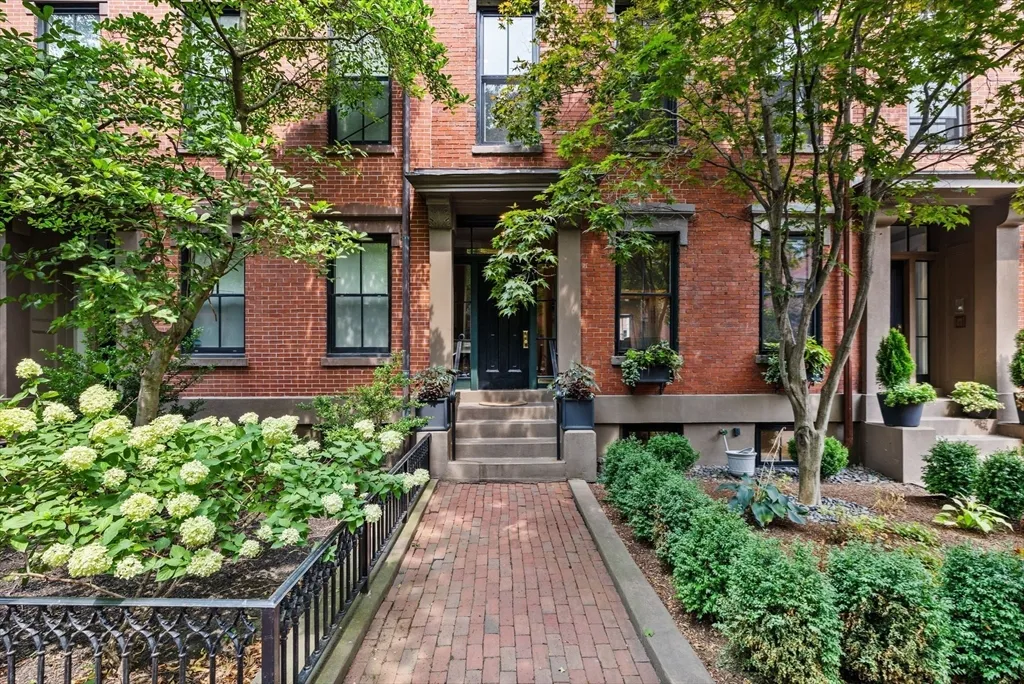$2,185,000 | 135 West Concord Street, Unit 1, Boston, MA 02118