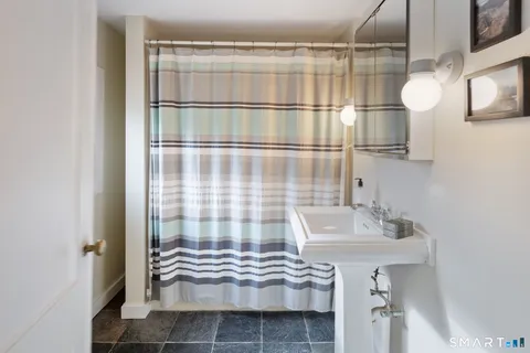 $2,698,000 | 135 Comstock Hill Road, New Canaan, CT 06840