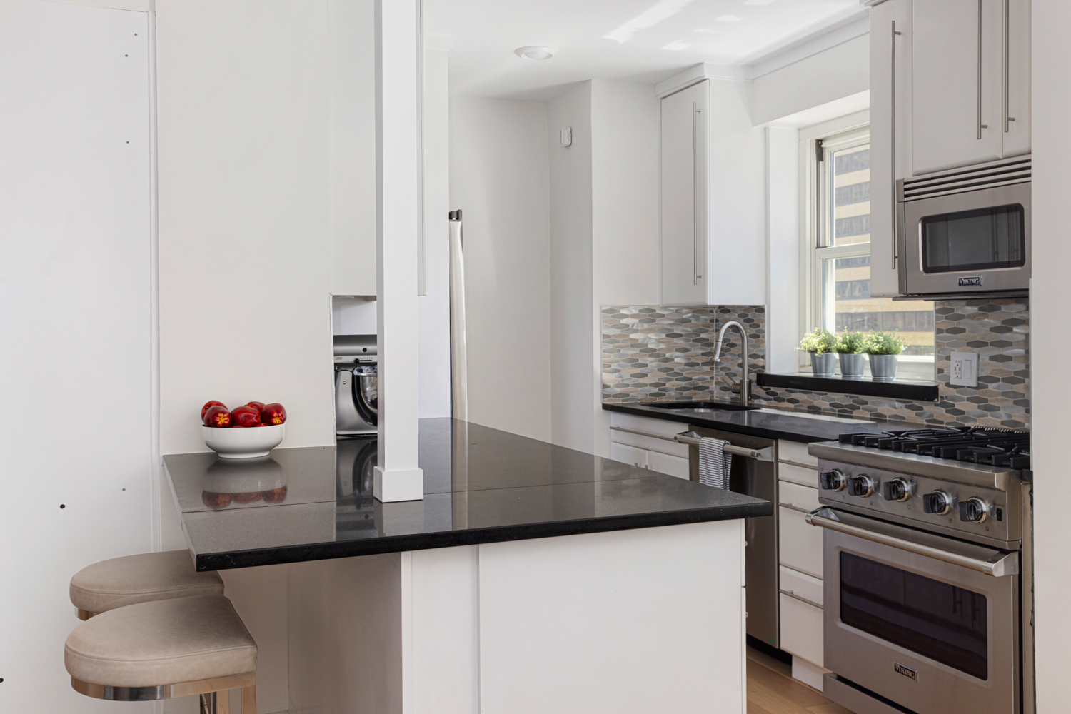 159 West 53rd Street, Unit 34E Manhattan, NY 10019 - Photo 8 of 20