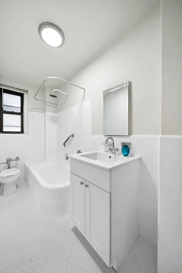 $550,000 | 321 East 54th Street, Unit 9B | Sutton Place