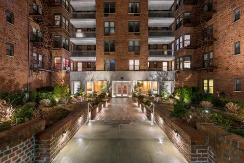 $850,000 | 9511 Shore Road, Unit 101 | Bay Ridge