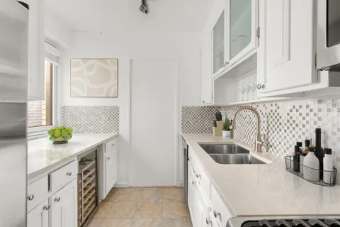 $849,000 | 303 East 57th Street, Unit 30E | Sutton Place