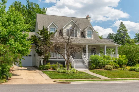 $2,100,000 | 4845 Little Falls Road, Arlington, VA 22207