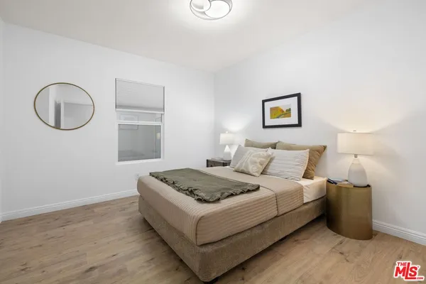 $1,078,000 | 2400 West 74th Street, Los Angeles, CA 90043