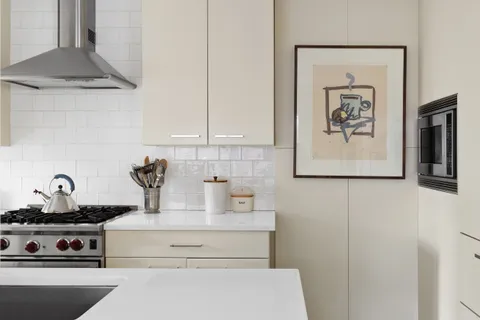 $3,295,000 | 150 East 69th Street, Unit 3FX | Lenox Hill