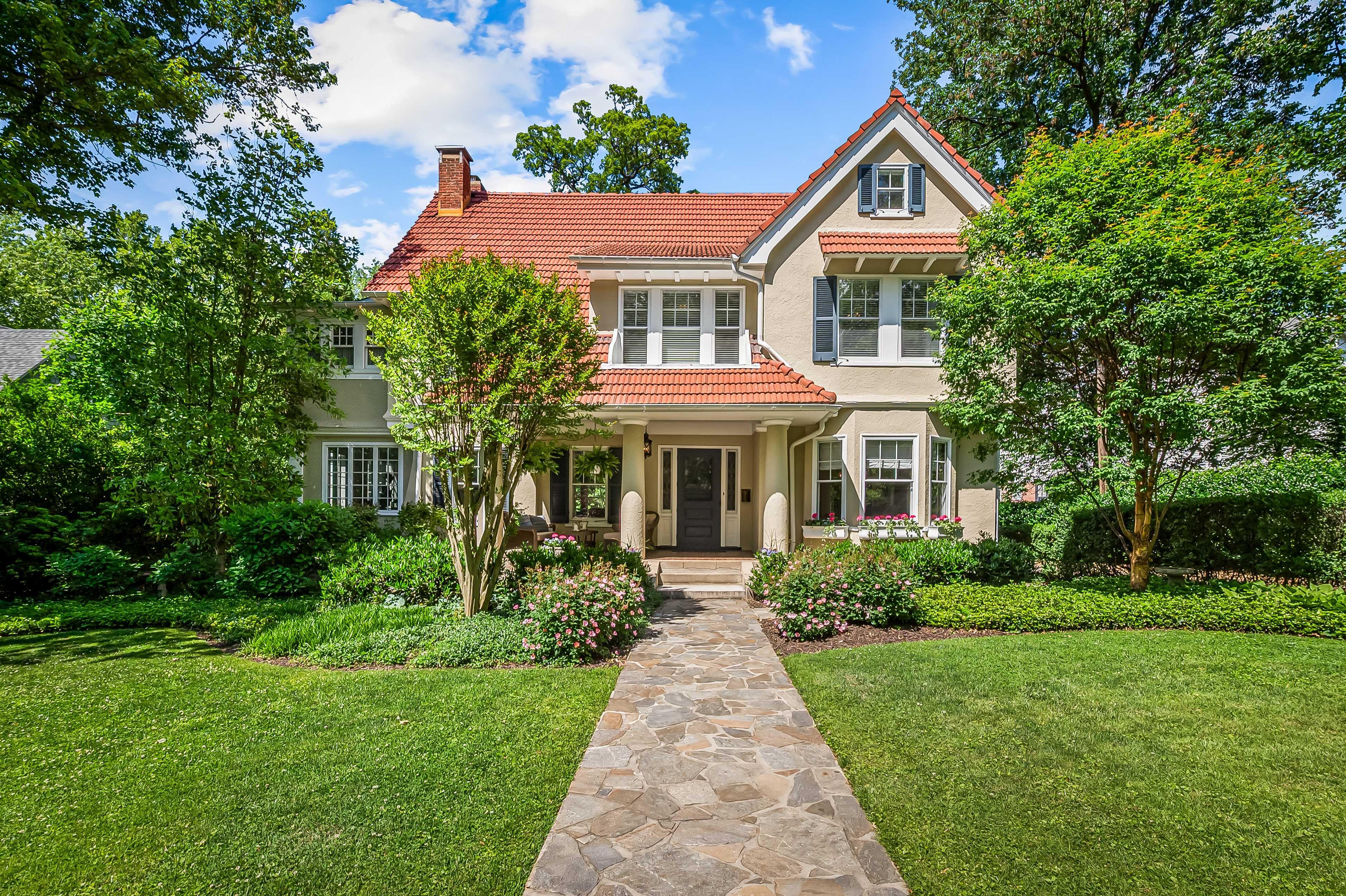 6 Elmhurst Road Baltimore, MD 21210 - Photo 5 of 100 a front view of a house with garden