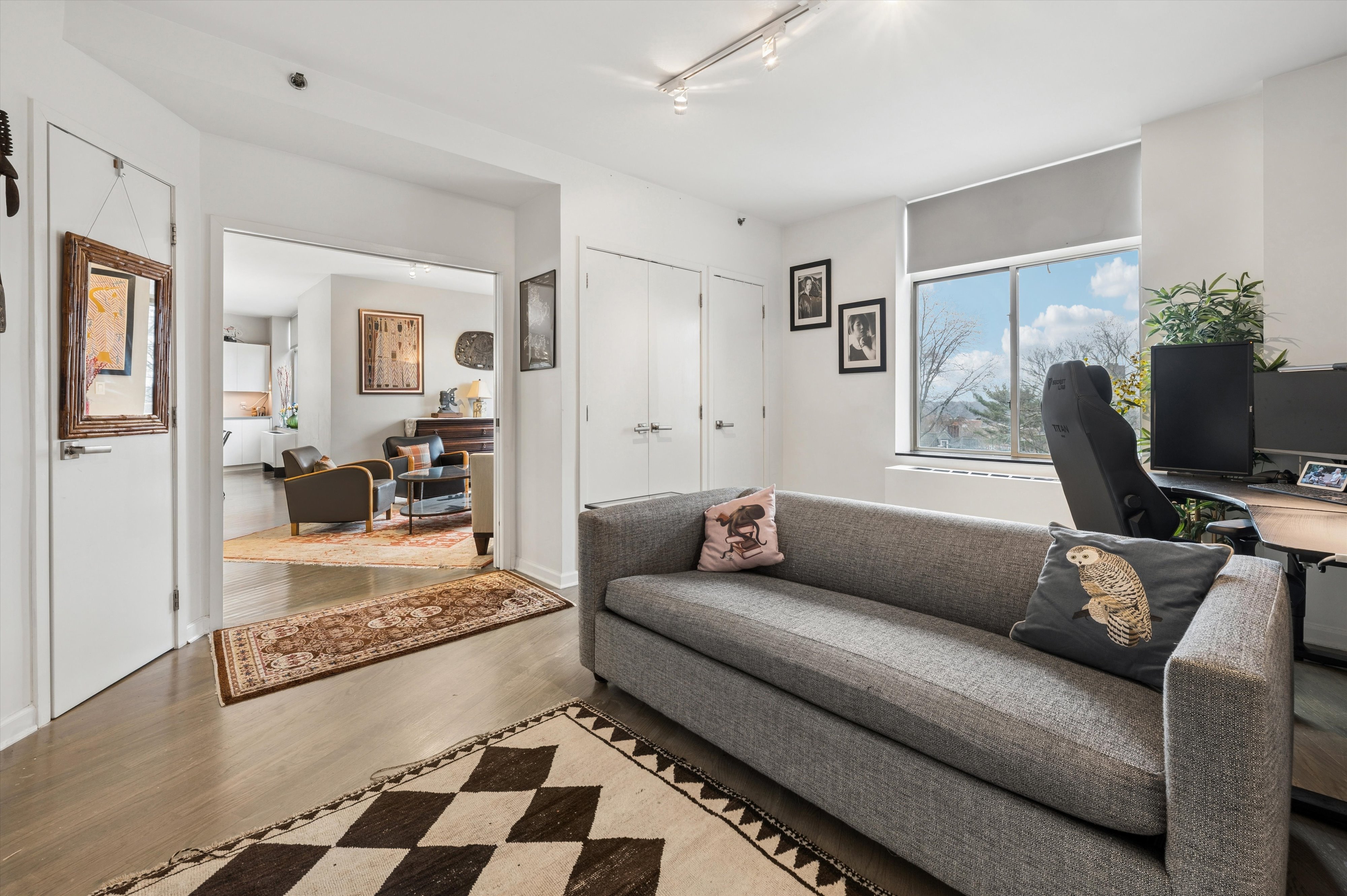 3625 Oxford Avenue, Unit 7C Bronx, NY 10463 - Photo 9 of 20 a living room with furniture and a flat screen tv