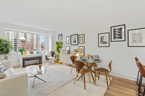 $875,000 | 400 East 54th Street, Unit 22D | Sutton Place