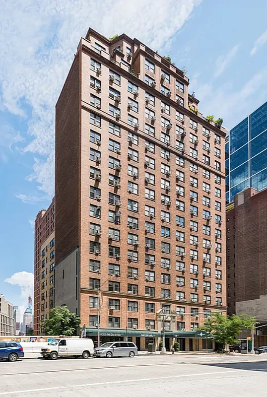 433 West 34th Street, Unit 5J Manhattan, NY 10001 - Photo 8 of 9 a front view of a building