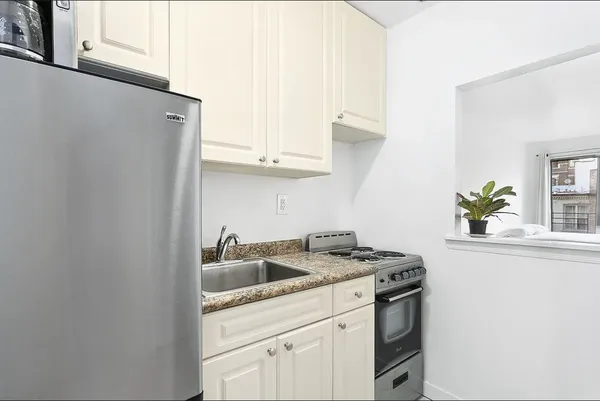 $3,295 | 343 East 76th Street, Unit 5D | Lenox Hill