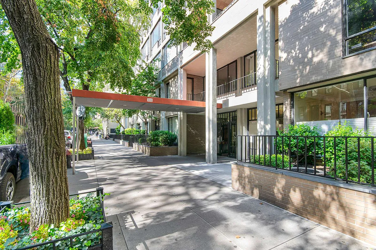 333 East 69th Street, Unit 10J Manhattan, NY 10021 - Photo 8 of 12 a view of a house with a yard