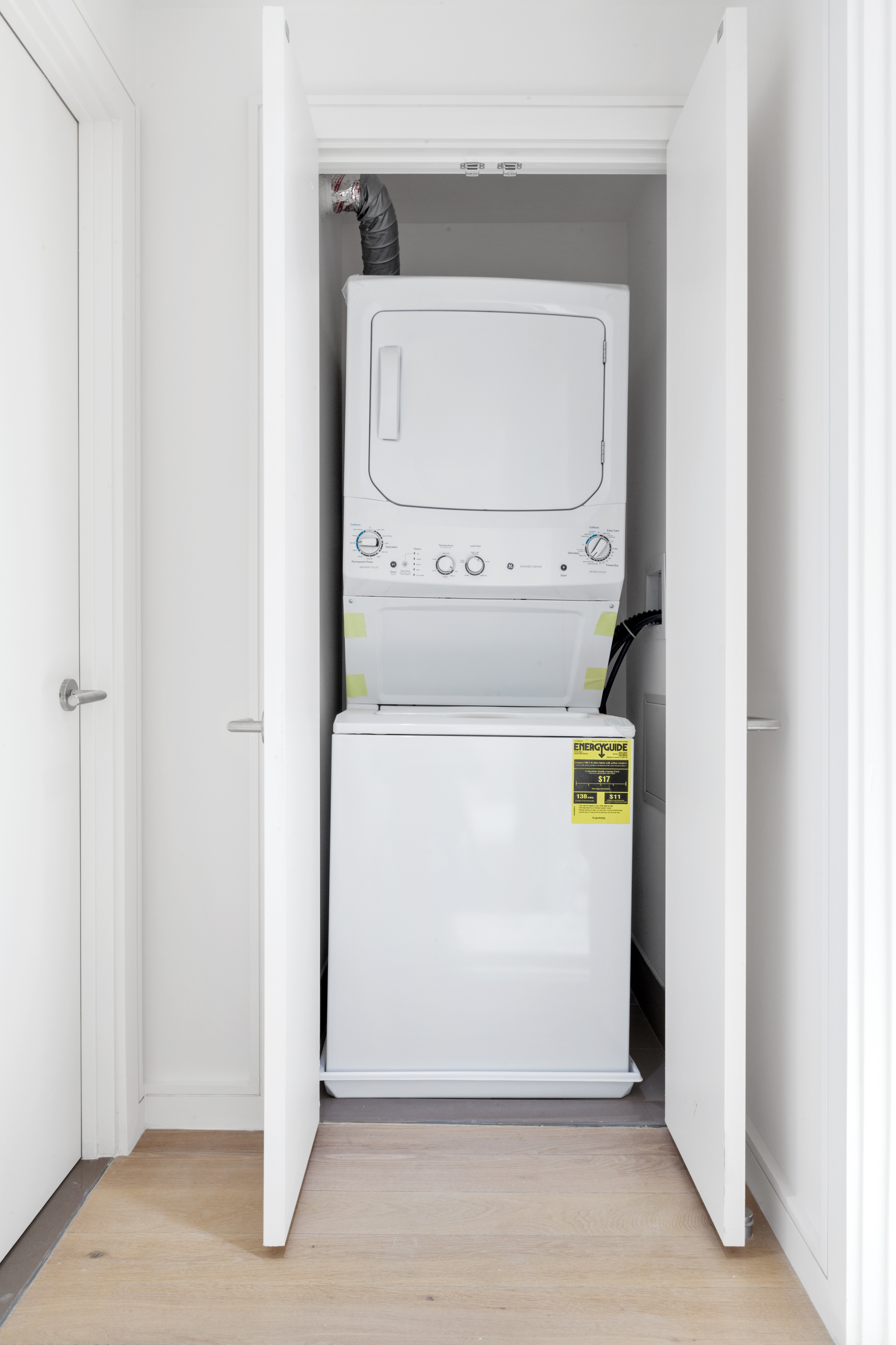 171 West 131st Street, Unit 517 Manhattan, NY 10027 - Photo 5 of 10 a utility room with dryer and washer