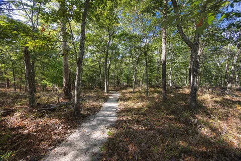 $7,500,000 | 102-2 2 Holes Water Road, East Hampton, NY 11937