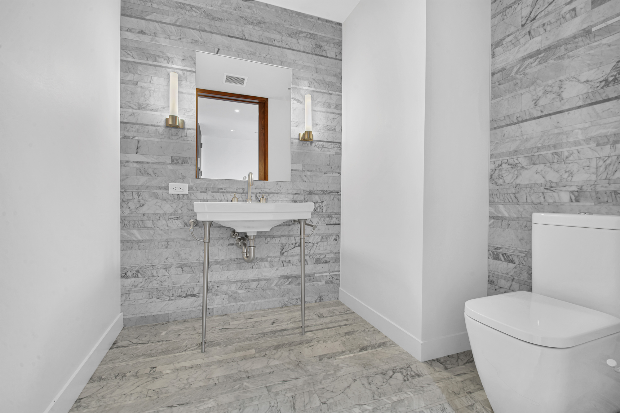 90 Furman Street, Unit N405 Brooklyn, NY 11201 - Photo 11 of 36 a bathroom with a toilet