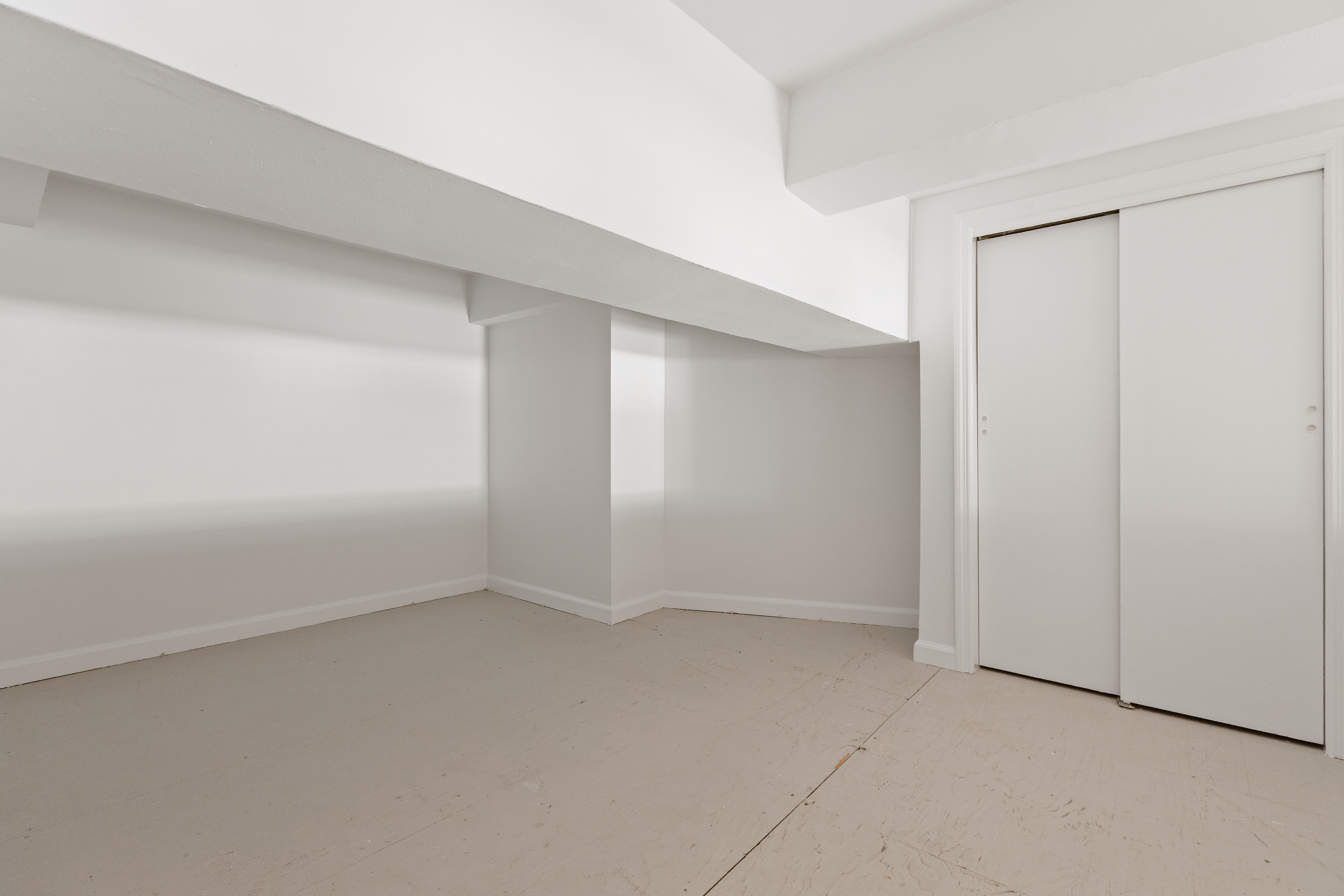 257 West 93rd Street, Unit 3C Manhattan, NY 10025 - Photo 15 of 20 an empty room with a empty space