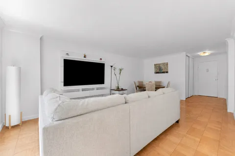 $635,000 | 150 West End Avenue, Unit 10P | Upper West Side
