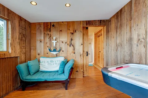 $1,495,000 | 21008 Lakeshore Drive West, Spicewood, TX 78669