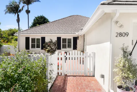 a view of a house with a small yard and plants