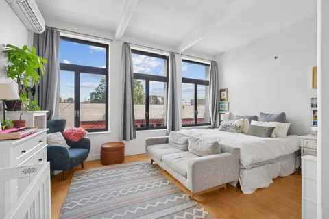 $685,000 | 242 South 1st Street, Unit 2B | Williamsburg