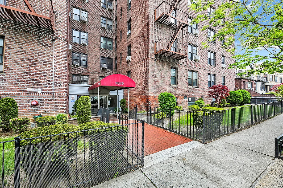 9040 Fort Hamilton Parkway, Unit 4G Brooklyn, NY 11209 - Photo 10 of 12 a view of a chairs and table in the patio