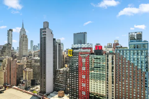 $840,000 | 350 West 42nd Street, Unit 6K | Hell's Kitchen