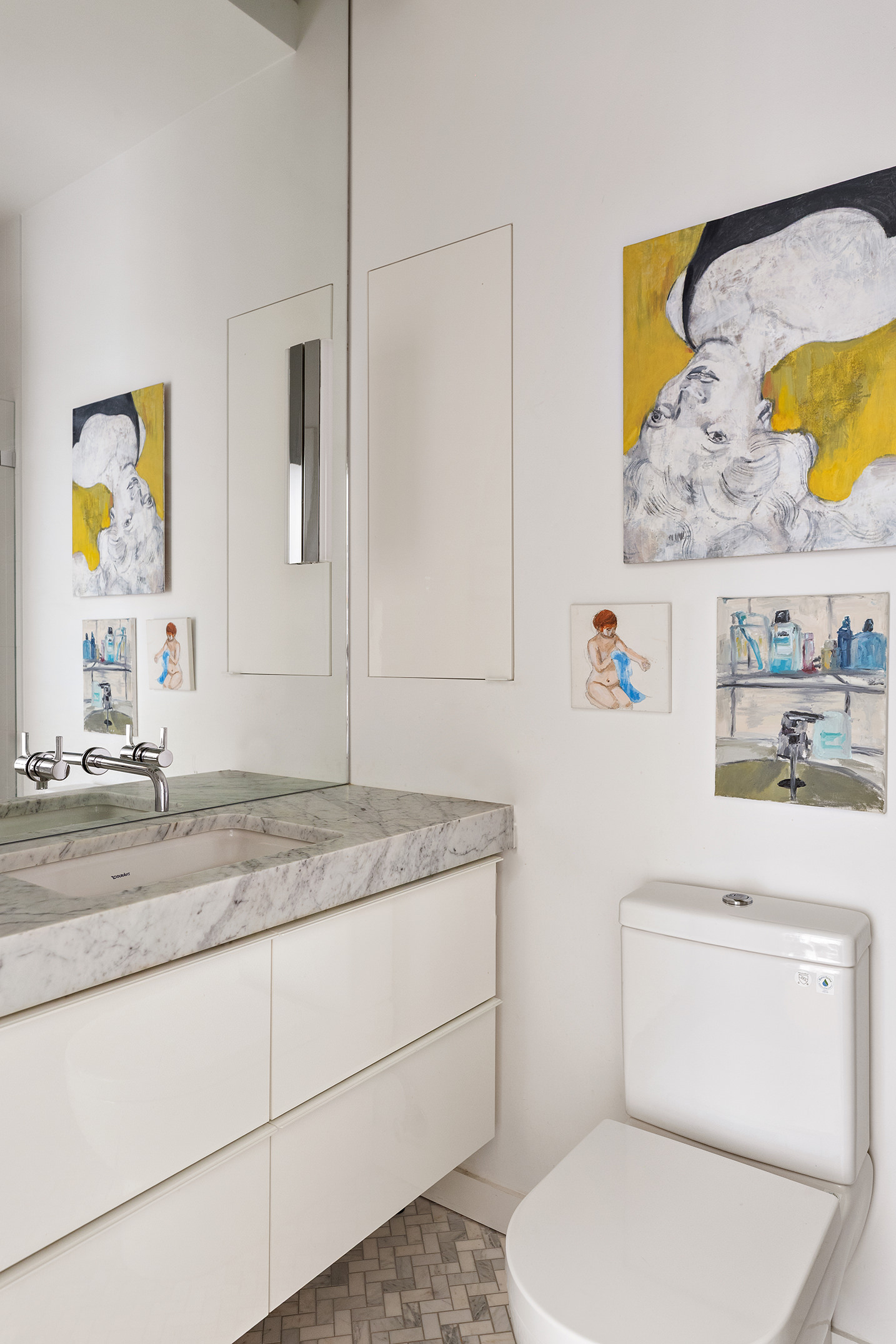 372 Dekalb Avenue, Unit 5J Brooklyn, NY 11205 - Photo 8 of 10 a bathroom with a toilet sink vanity and mirror