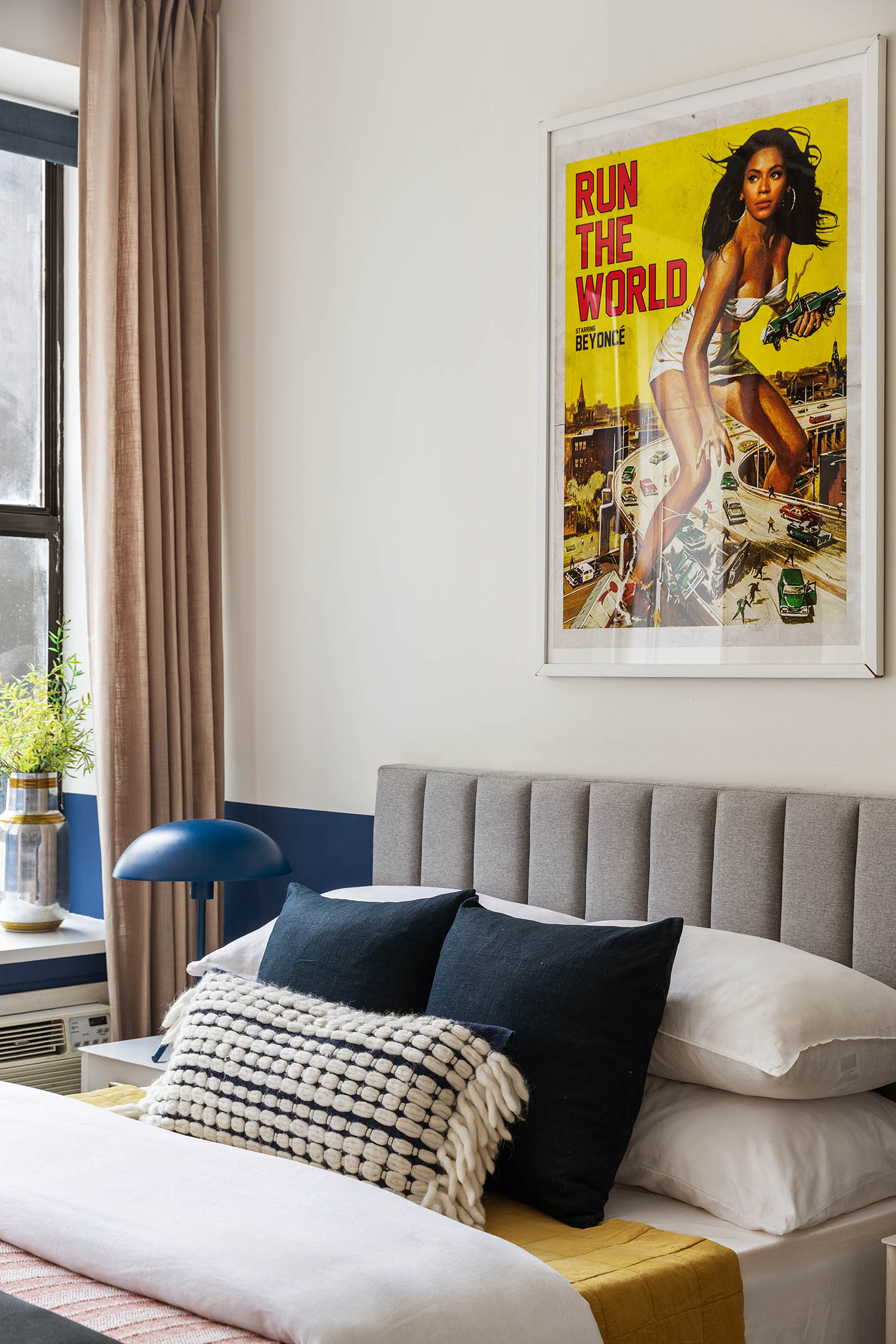 260 West Broadway, Unit 4C Manhattan, NY 10013 - Photo 23 of 28 a living room with a couch
