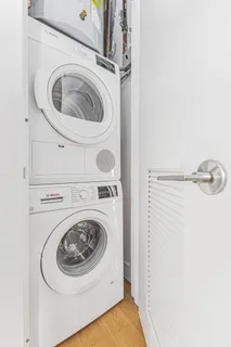 $860,000 | 24-16 Queens Plaza South, Unit 4J | Long Island City