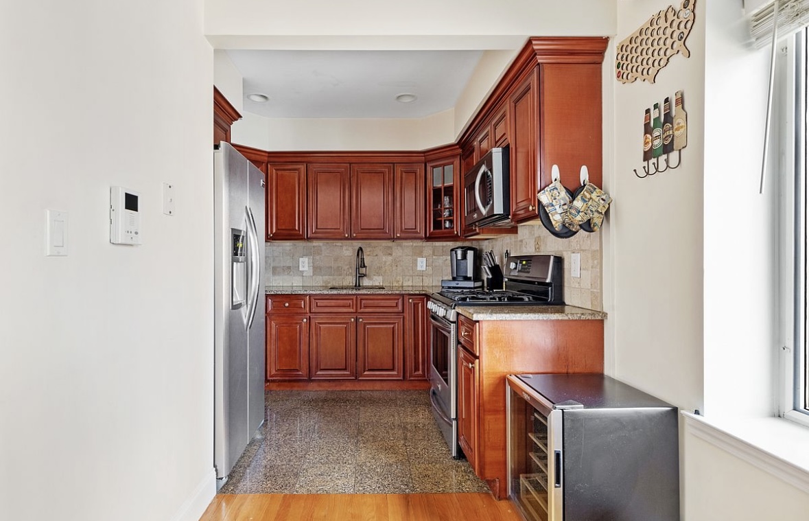 30-94 Crescent Street, Unit 5C Queens, NY 11106 - Photo 3 of 7